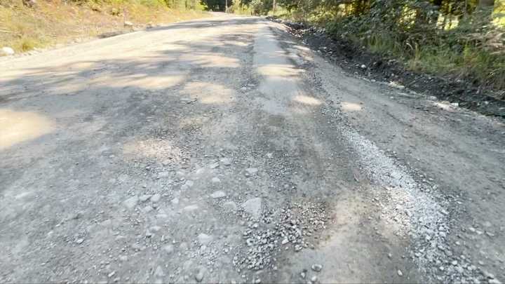 ‘It’s terrible’: Traffic detoured around Alberni wildfire face flat tires on road
