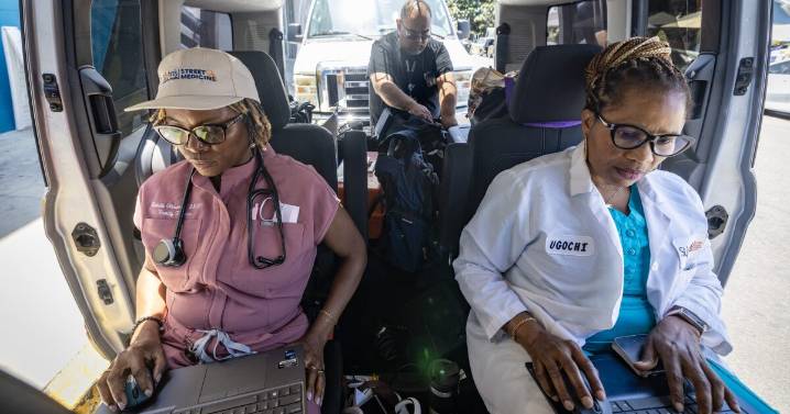 ‘They feel they can trust no one': Mobile health teams assist patients fearful of ICE raids
