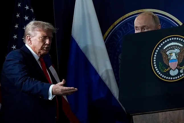 Las caras largas de Trump y Putin al final de su cita en Alaska elevan las especulaciones