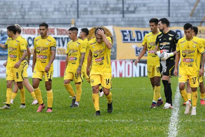 "Fracaso deportivo". El club que llegó a primera en 10 años, bajó rápido a la liga local y se compara con River y Estudiantes en educación