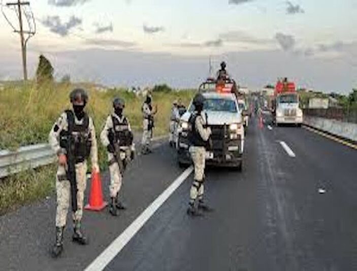Arrojan restos humanos en carretera y autopista: Veracruz