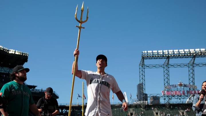 Mariners edge White Sox in 11th to complete series sweep