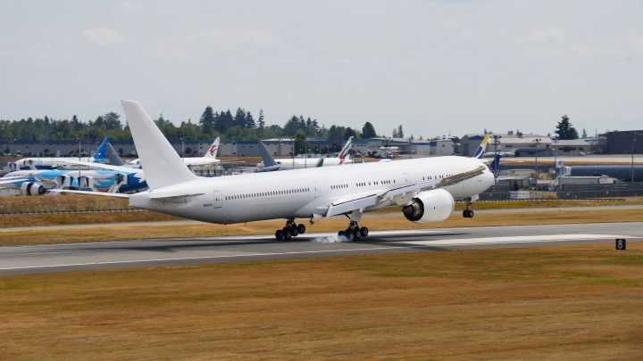 Fifth Boeing 777-9 Makes Its First Flight