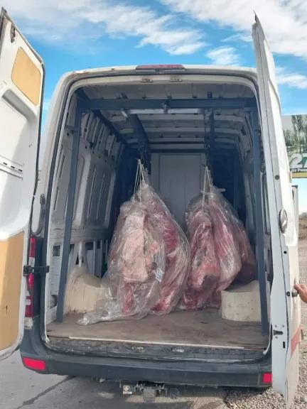 Senillosa: decomisan 890 kilos de carne vacuna sin refrigeración ni papeles
