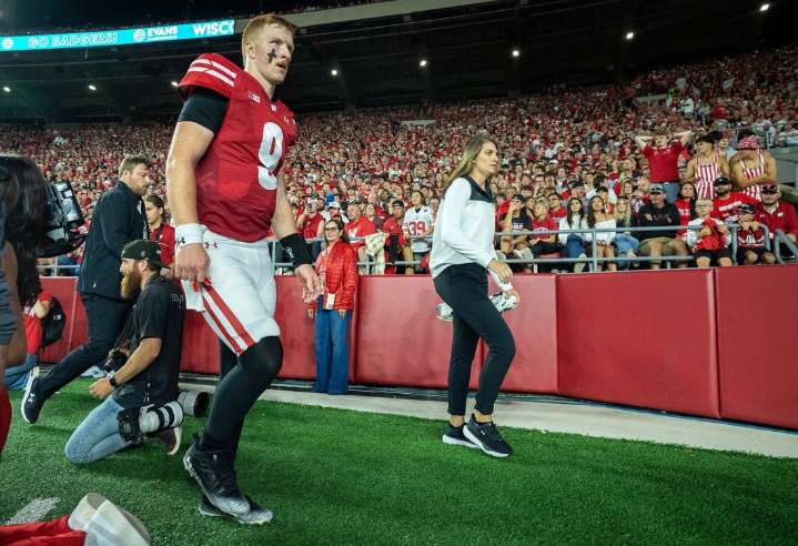 Deadspin | Reports: Injured Wisconsin QB Billy Edwards Jr. expected back soon