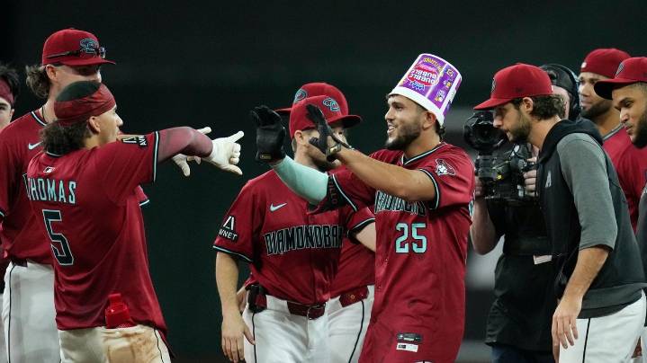 Gurriel, Del Castillo rally Diamondbacks past Guardians in 3