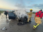 Yuridia Cisneros presencia incendio de auto en carretera 57
