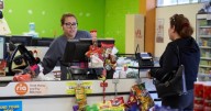 Inflación interanual de EU se mantiene en 2.7% durante julio