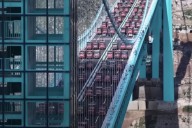 El puente más alto del mundo ha superado un peculiar examen: aguantar el peso de 96 camiones a la vez