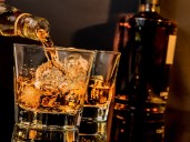Crisis y alarma en la industria del whiskey en Estados Unidos: las destilerías de Kentucky se declaran en quiebra