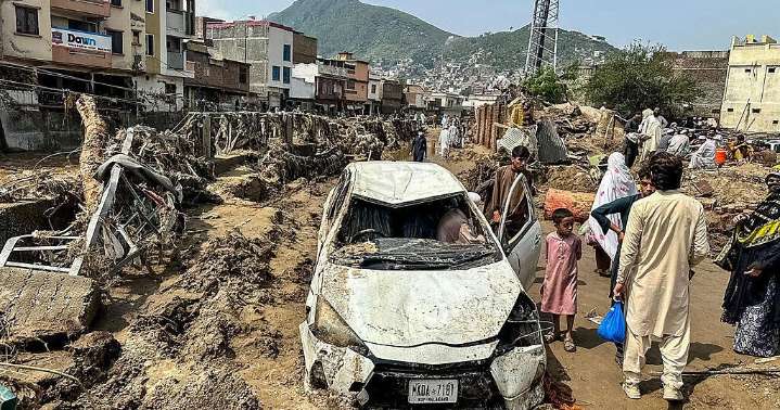 Hundreds die in Pakistan after flash floods, landslides
