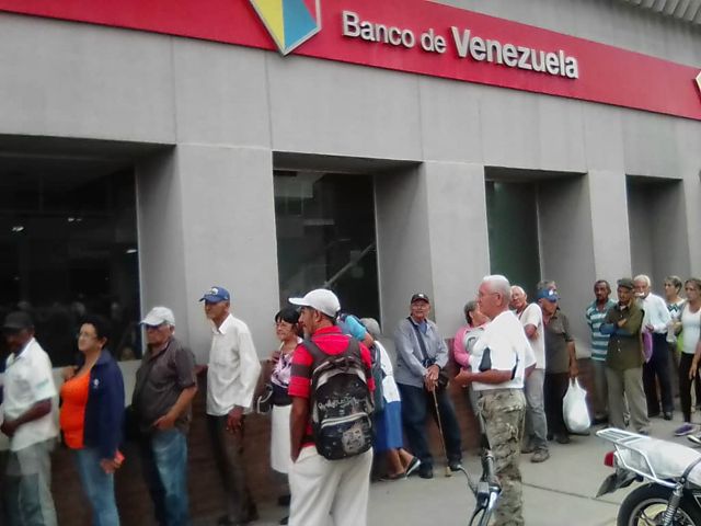 TOMA PREVISIONES/ Este lunes 18 no habrá actividades bancarias