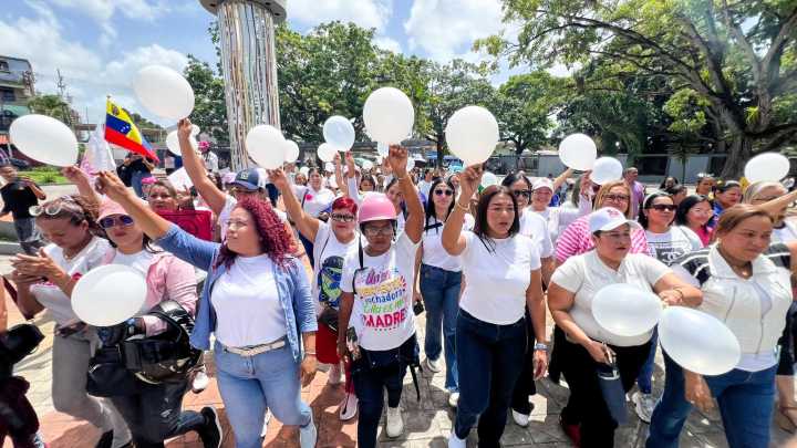 Mujeres alzan su voz en defensa de los niños secuestrados por los Estados Unidos