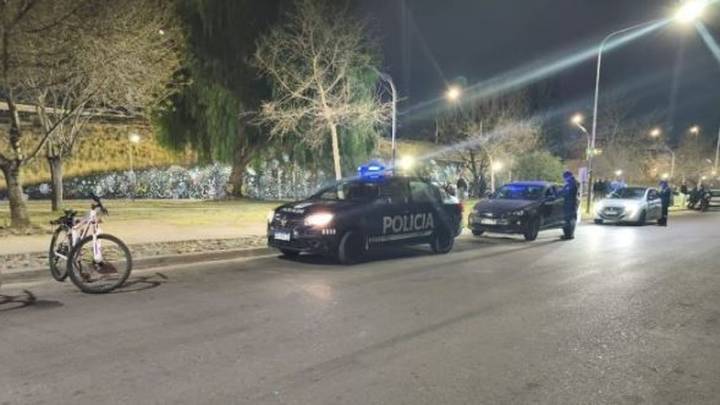 La Policía cerró un minimarket que es punto de encuentro de motociclistas stunt