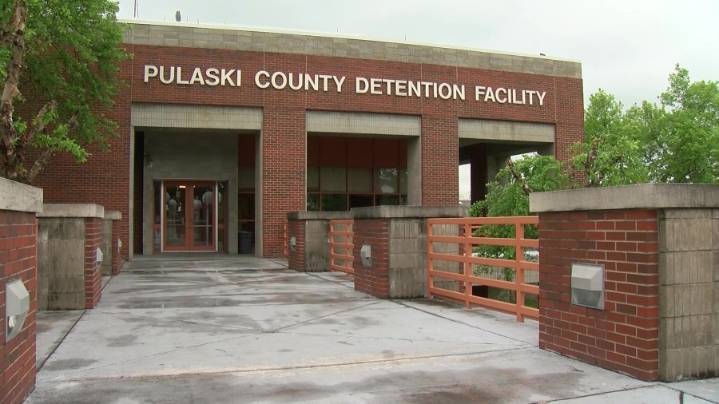 Former deputy & Pulaski County inmate arrested in contraband investigation