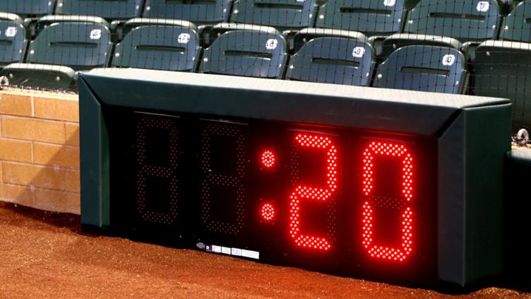 Buscará LEB implementar el reloj de picheo para agilizar tiempos