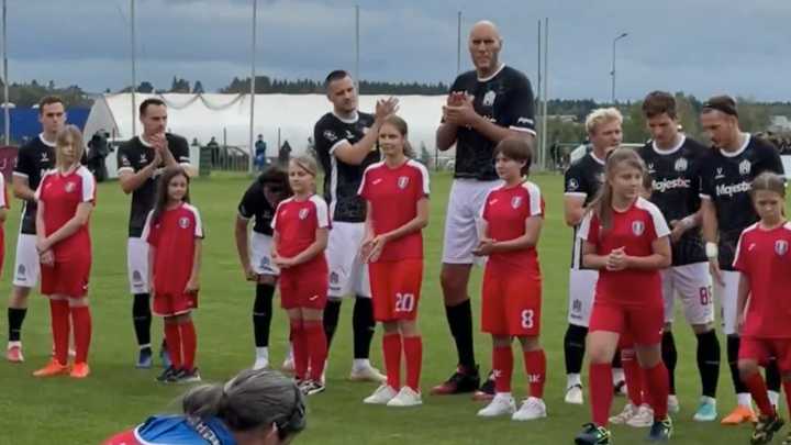 7ft4in former NBA star becomes tallest footballer in history after dramatic change in sport