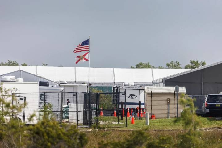 Detención de migrantes en EE.UU. se dispara en 150 cárceles locales