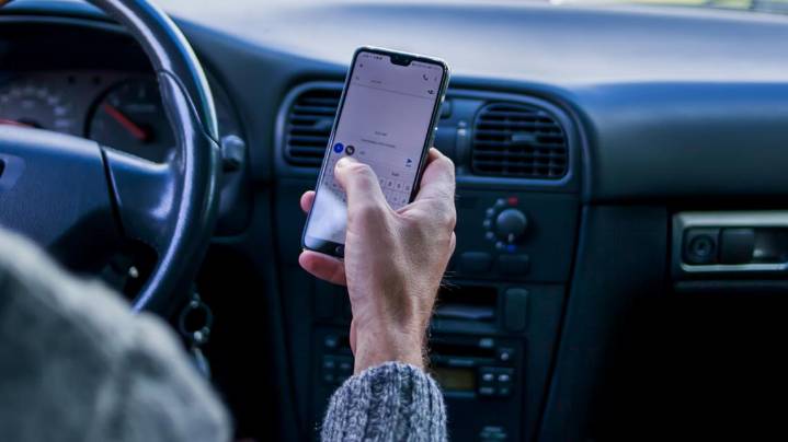 New South Carolina law makes is illegal to hold your phone while driving