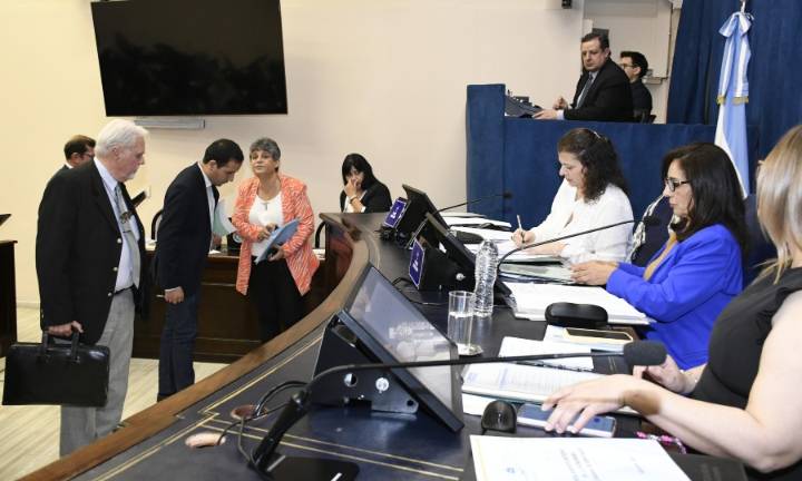 La Convención excluyó a Paoltroni y aceptó la renuncia del bloque libertario