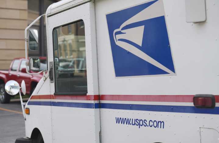 Postal employee pleads guilty to role in mail theft ring