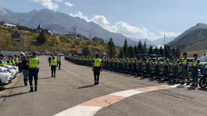 La Unidad de la Guardia Civil 'Dámaso Guillén' para la Vuelta Ciclista a España recorre las carreteras de Huesca
