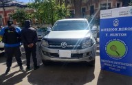 Transportaba drogas en una Amarok, intentó escapar de la policía y chocó contra poste de luz