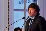 Javier Milei criticó a los senadores por aumentarse el sueldo: “En octubre se va a terminar”