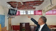 Un televisor sostiene el techo a punto de colapsar de un colegio en Arequipa [VIDEO]