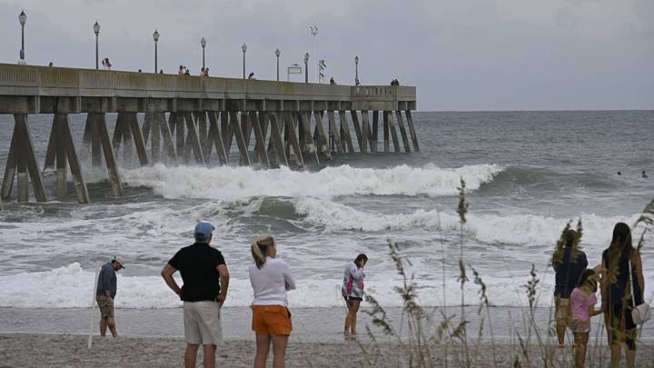Hurricane Erin floods North Carolina
