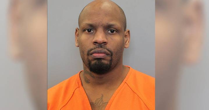 Texas man with 5-year prison sentence mistakenly released from Houston jail, manhunt underway