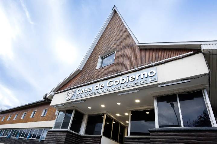 Tierra del Fuego: todos los gobernadores fueron empleados públicos, pero el desafío es no repetir los mismos errores