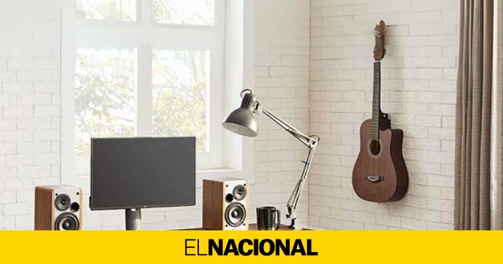 De salón a despacho: el escritorio industrial con estantes reversibles que se adapta a tu día a día