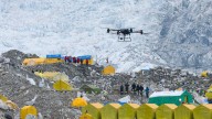 Así funciona el innovador sistema de drones que limpian el macrovertedero del Everest