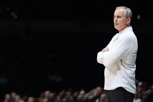 Rick Barnes signs a lifetime contract keeping him as Tennessee's coach