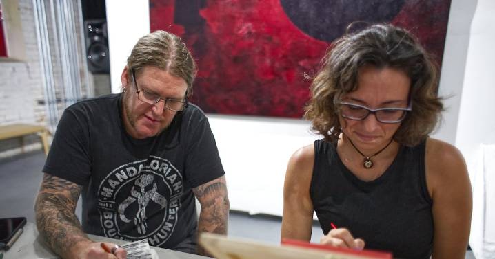 High Contrast drawing group finds inspiration in community, collaboration