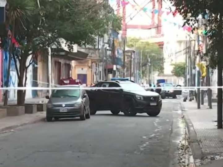 Un policía mató a un hombre que le apuntó y quiso robarle su arma en La Boca
