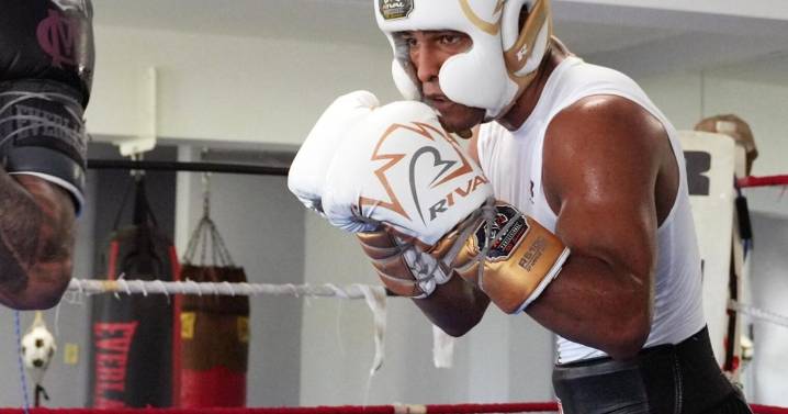 Juan "El Indio" Camacho disputará su primer título mundial en la semana de Canelo