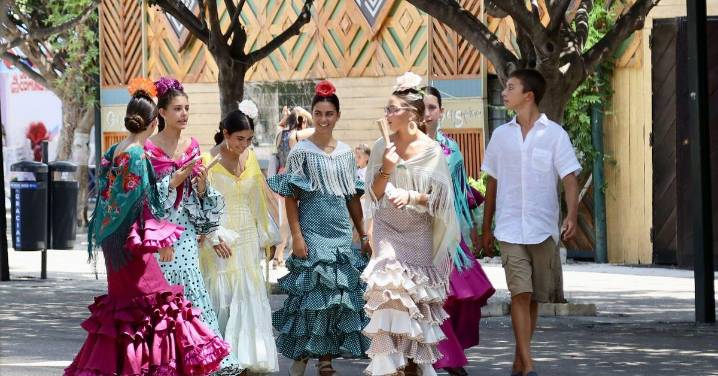 Calor y paella: el plan de domingo de la Feria de Málaga en el Real