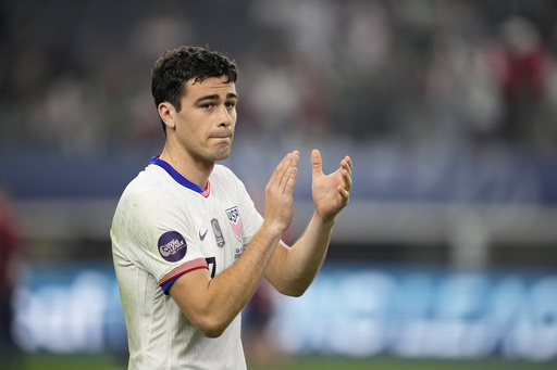 American midfielder Gio Reyna leaves Borussia Dortmund for Gladbach