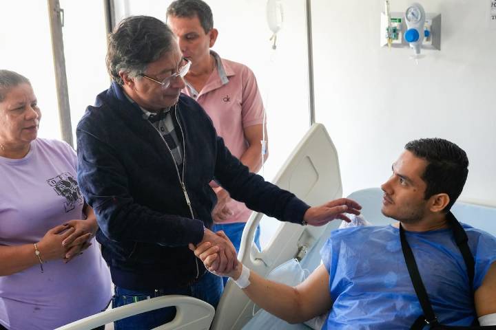 Ataque en Amalfi: Policías sobrevivientes recibieron la visita del presidente Petro