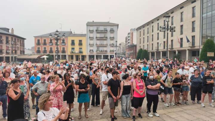 Ponferrada sale a la calle para exigir que se declare nivel 3 de emergencia: "Pagamos impuestos para algo"