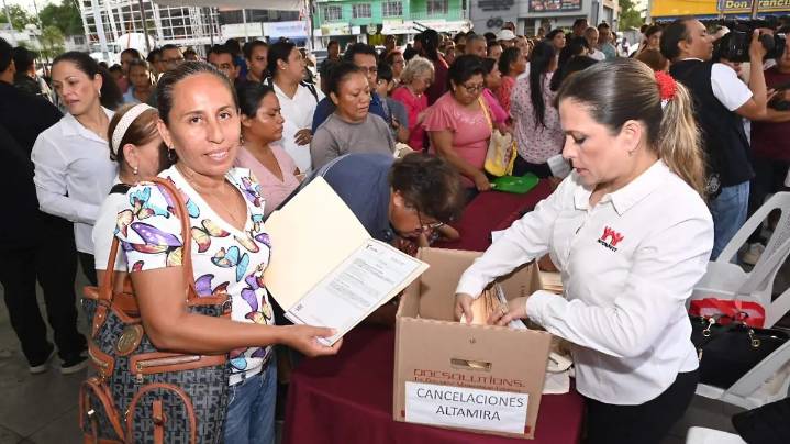 Infonavit cancela sus hipotecas y libera sus viviendas, 300 familias de Altamira celebran
