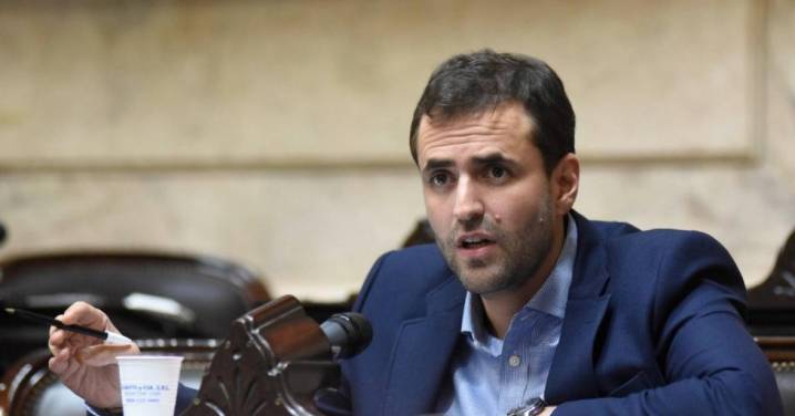 Causa “fake news”: Emiliano Estrada busca llegar al Senado en medio de la polémica por sus fueros