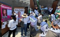 Fiscalía de Morelos instala mural móvil para colocar fichas de personas no localizadas; integrantes de colectivo ingresan de manera pacífica