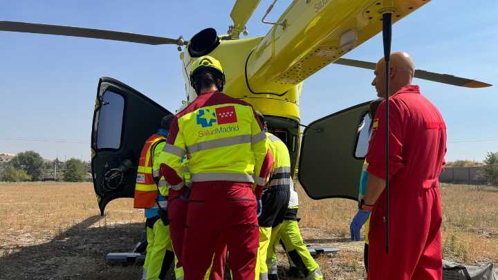 Así debes actuar si un helicóptero se acerca a tu piscina para recoger agua