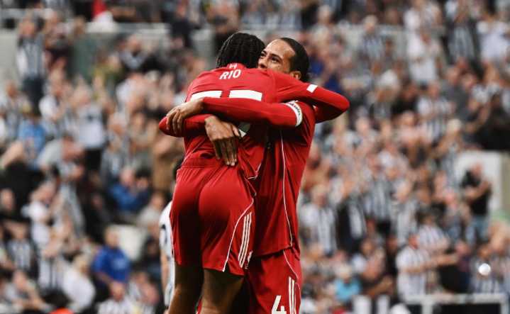 Victoria agónica de Liverpool ante un Newcastle que jugó con diez