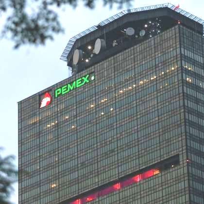 Al menos tres funcionarios de Pemex habrían recibido sobornos millonarios