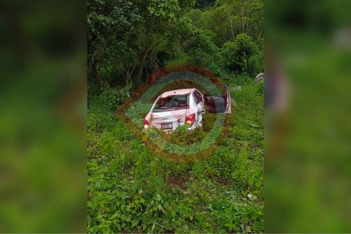 Familia huasteca se accidentó en Chapulhuacán