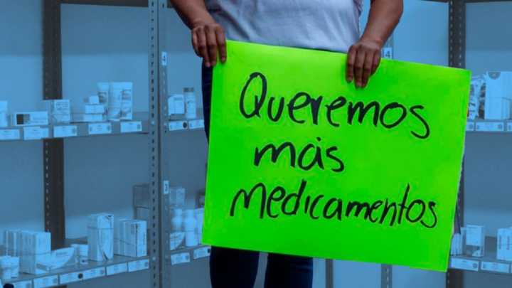 Pacientes y ciudadanos marcharon en Toluca para exigir el abasto de medicamentos